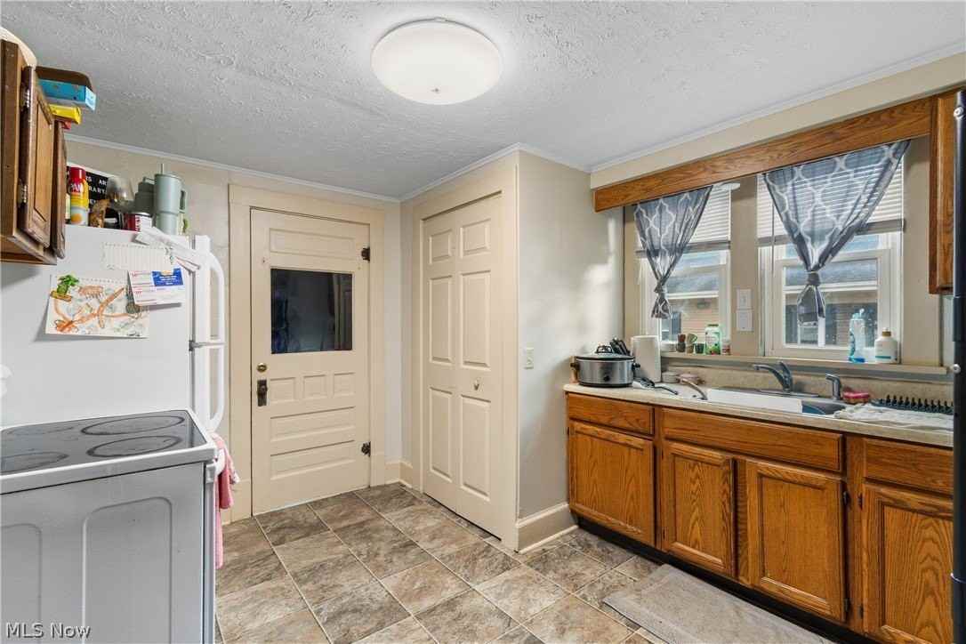 2372 S Union Ave - Photo 5 of 12