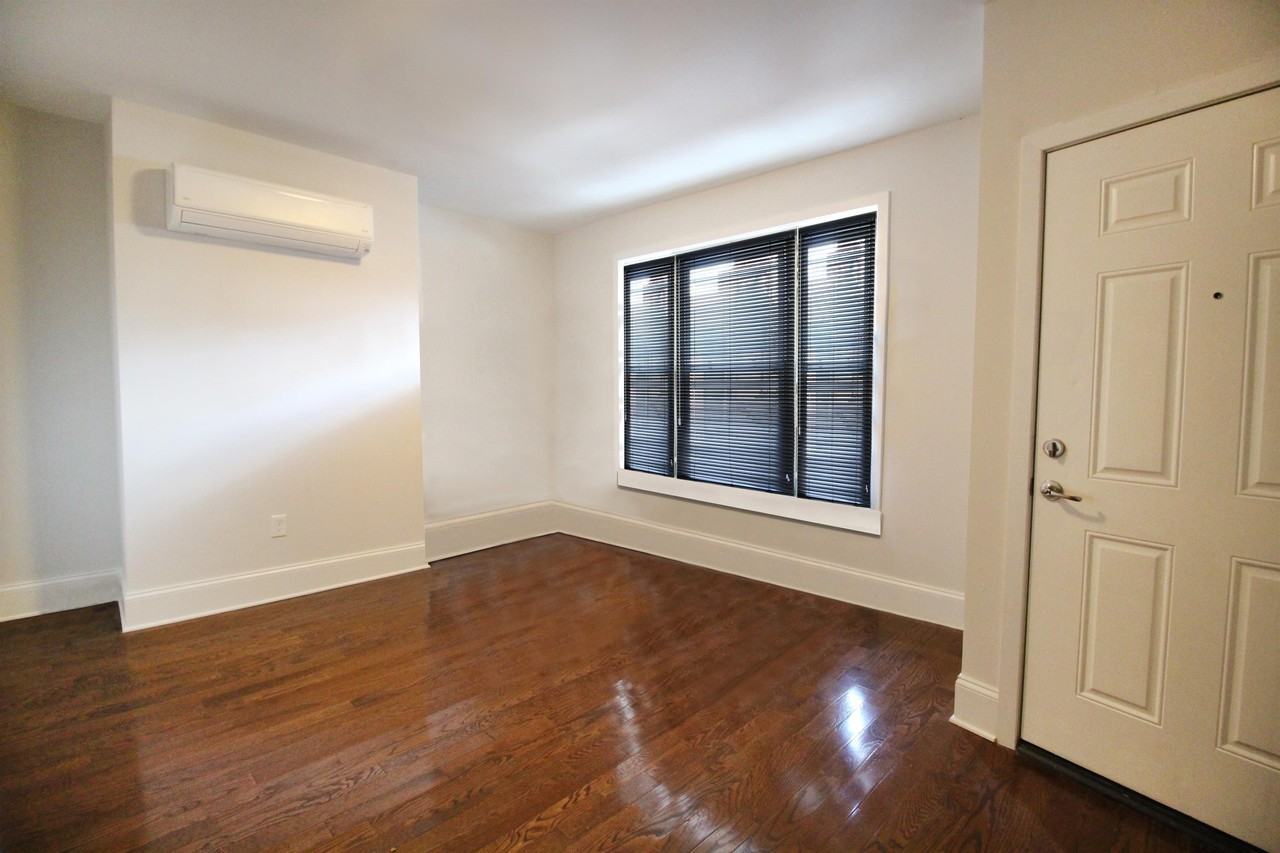 212 E Hanover St - Photo 7 of 11