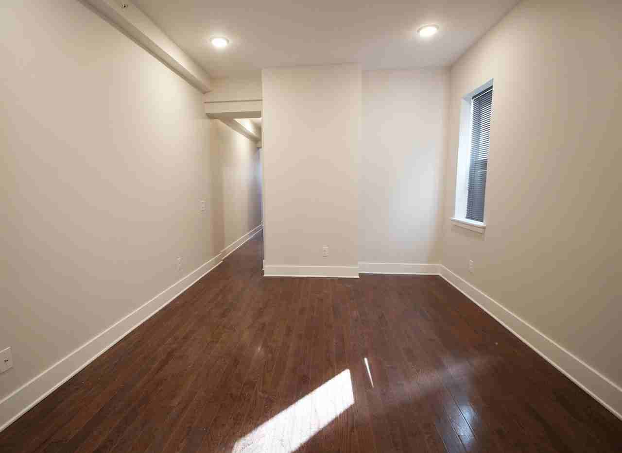307 Perry St - Photo 6 of 20