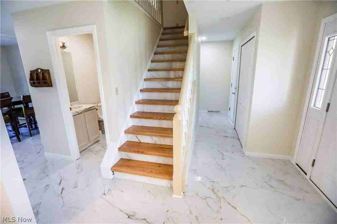 4823 Elizabeth Ln - Photo 3 of 39