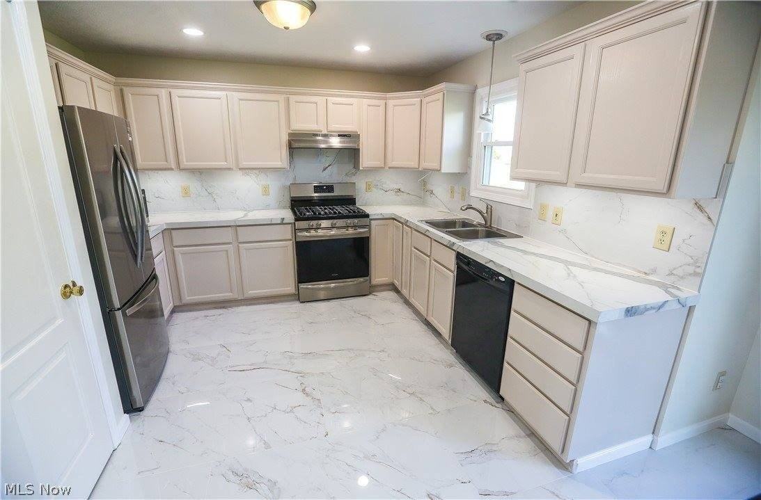 4823 Elizabeth Ln - Photo 7 of 39