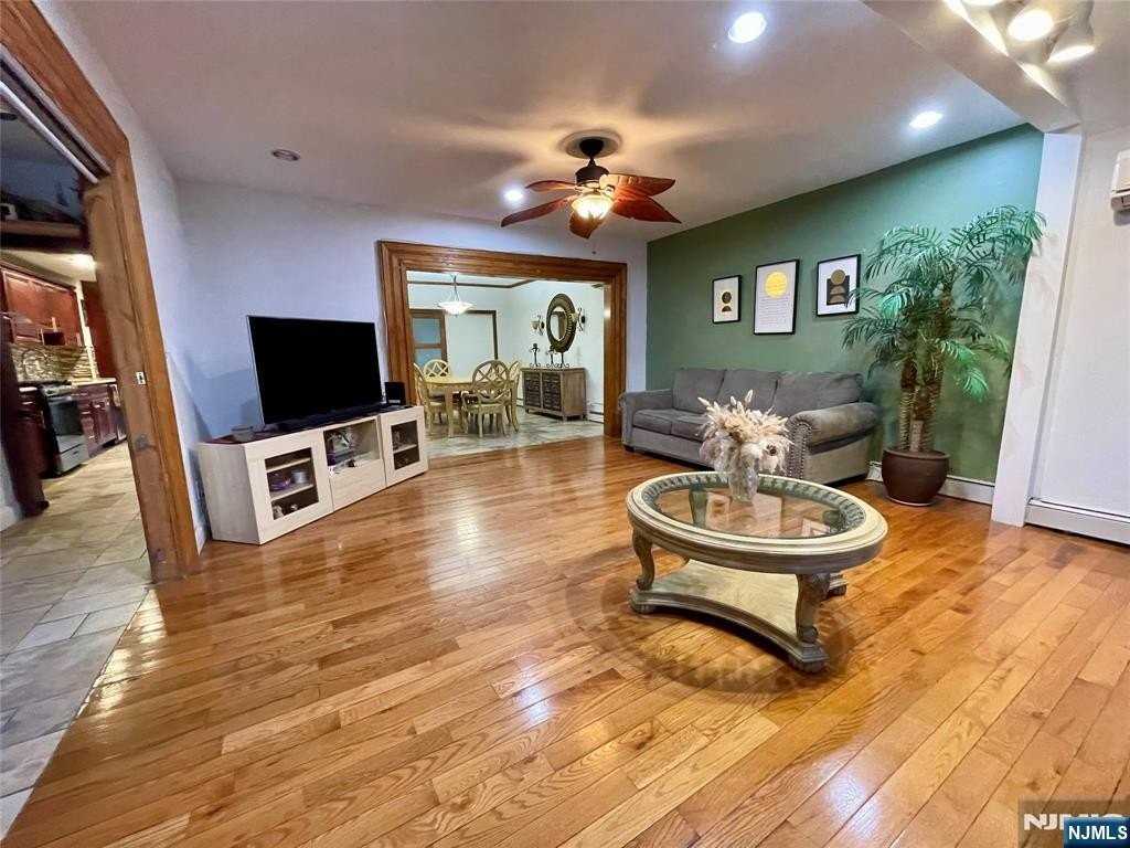 172 Roosevelt Ave - Photo 3 of 24
