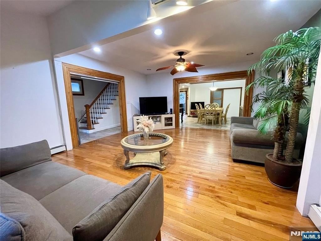 172 Roosevelt Ave - Photo 4 of 24