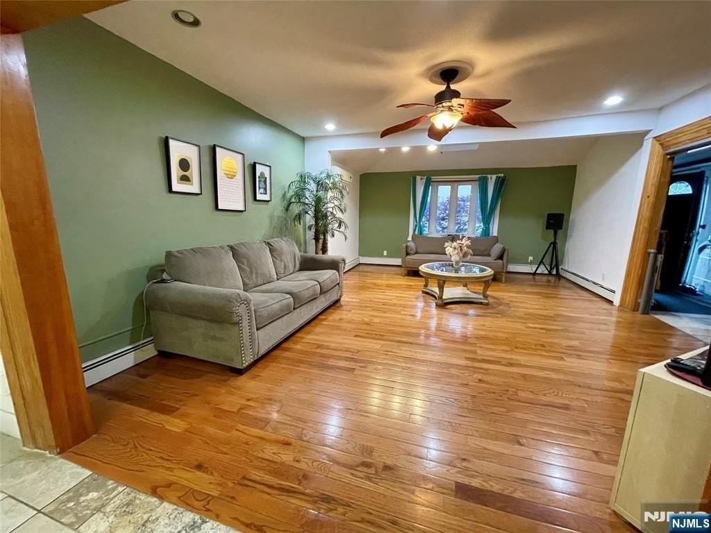 172 Roosevelt Ave - Photo 5 of 24