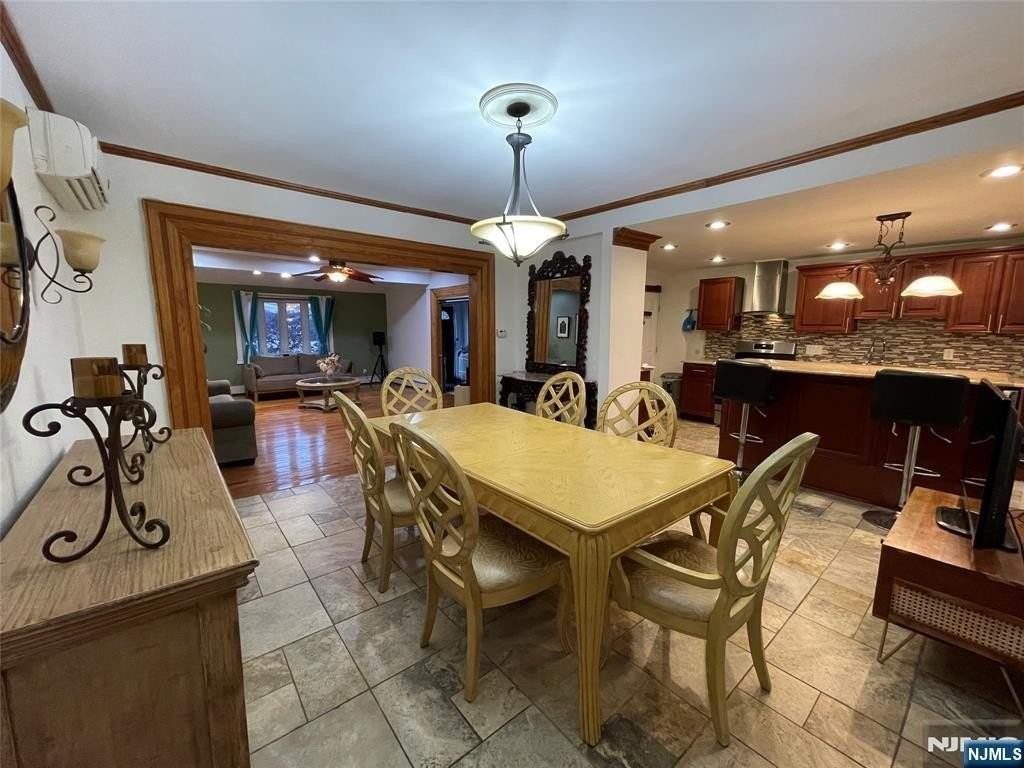 172 Roosevelt Ave - Photo 7 of 24