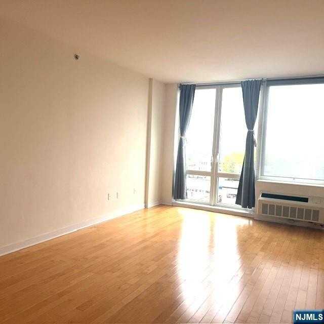 800 12th St - Photo 3 of 15