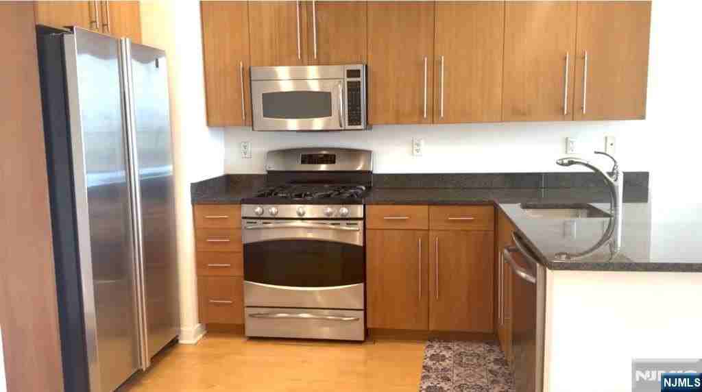 800 12th St - Photo 4 of 15