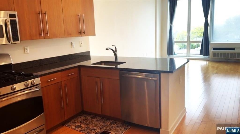 800 12th St - Photo 5 of 15