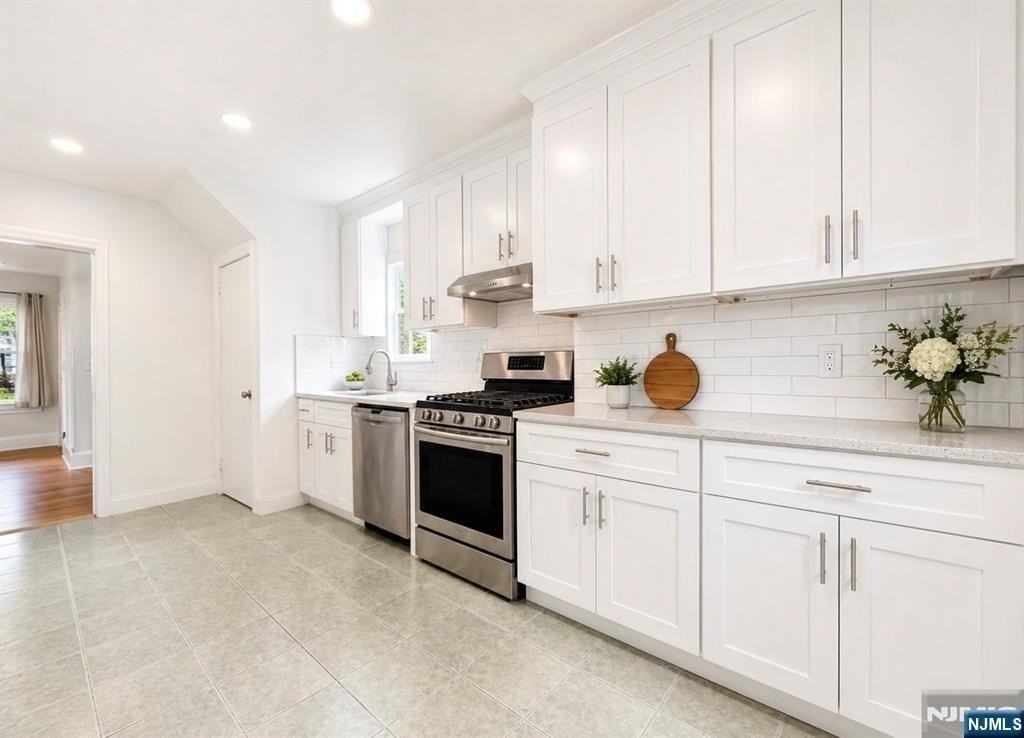 312 Rochelle Ave - Photo 2 of 21