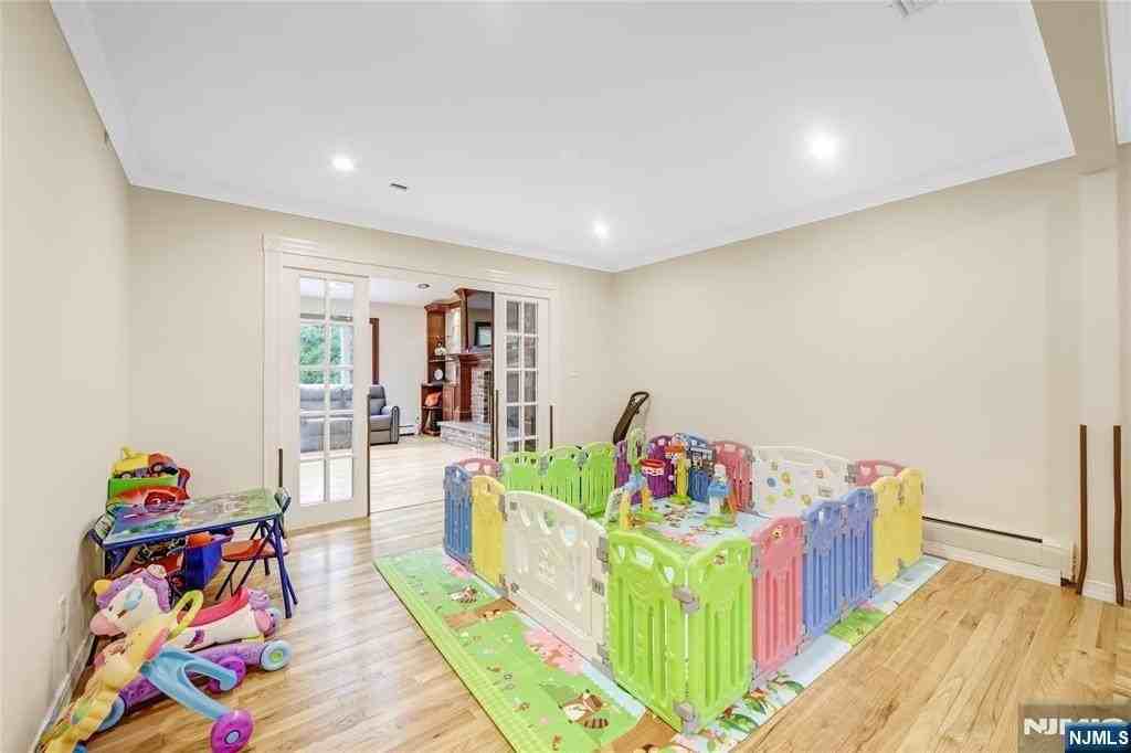 99 Lambert Pl - Photo 7 of 25