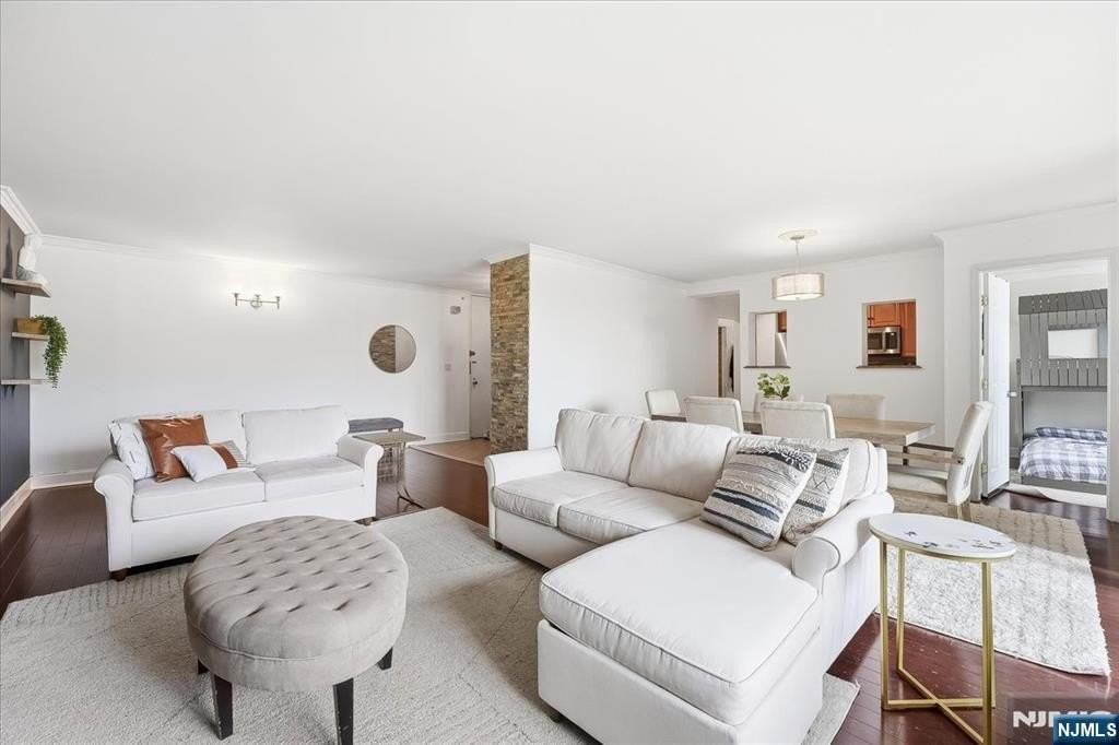 300 Winston Dr Apt L05
