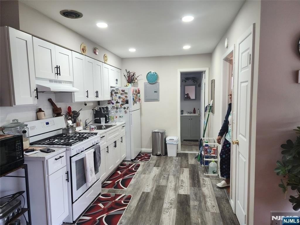 61 E Main St - Photo 4 of 11