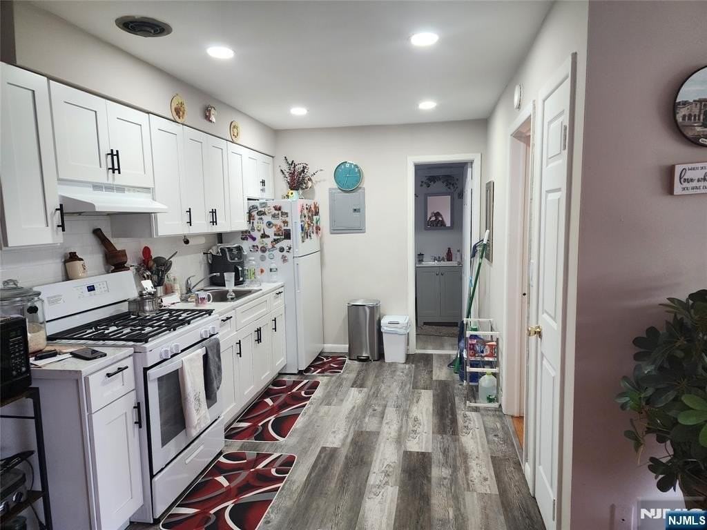 61 E Main St - Photo 5 of 11