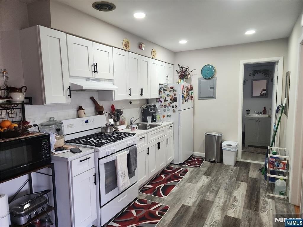 61 E Main St - Photo 6 of 11