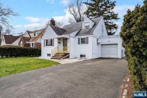 featured image of 2-10 Saddle River Rd