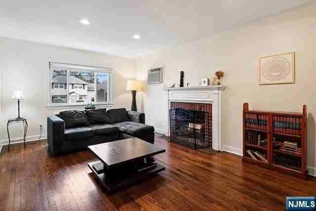 2-10 Saddle River Rd - Photo 5 of 20