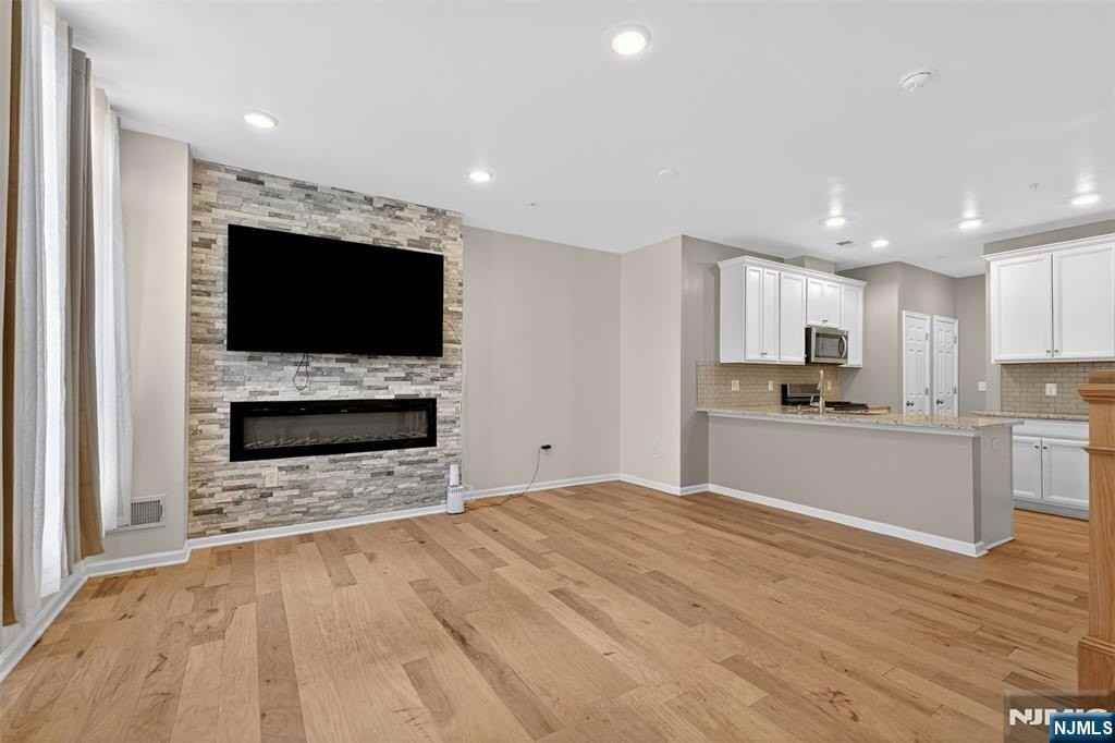 28 Leahy Dr