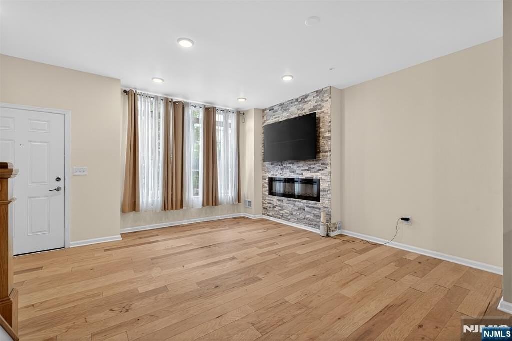 28 Leahy Dr - Photo 5 of 29
