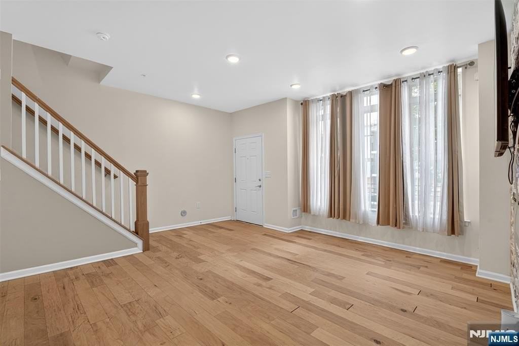 28 Leahy Dr - Photo 6 of 29