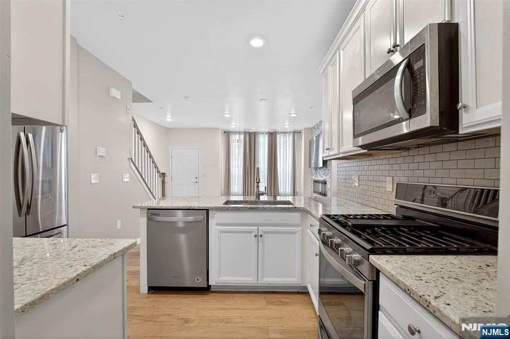28 Leahy Dr - Photo 7 of 29