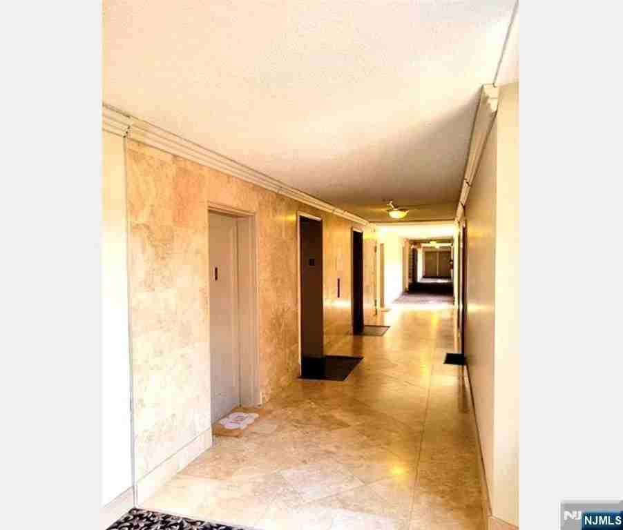 2339 Hudson Ter Apt E9 - Photo 4 of 11