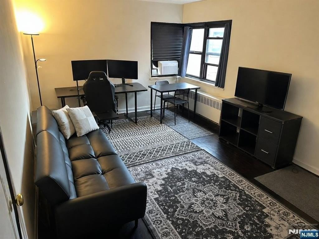 2339 Hudson Ter Apt E9 - Photo 5 of 11
