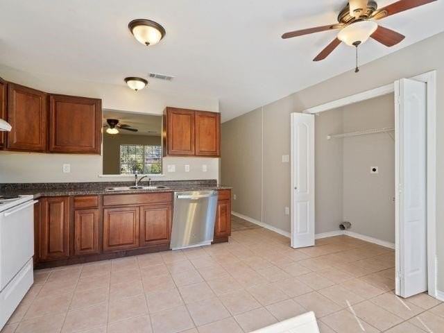 1010 Elmer St - Photo 7 of 15