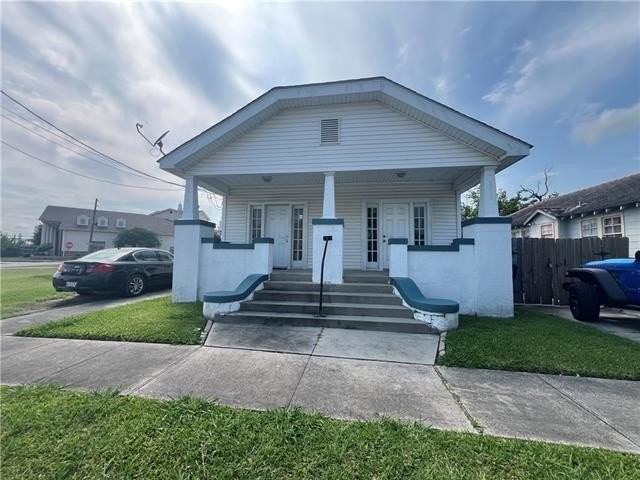 2012 E Beauregard St