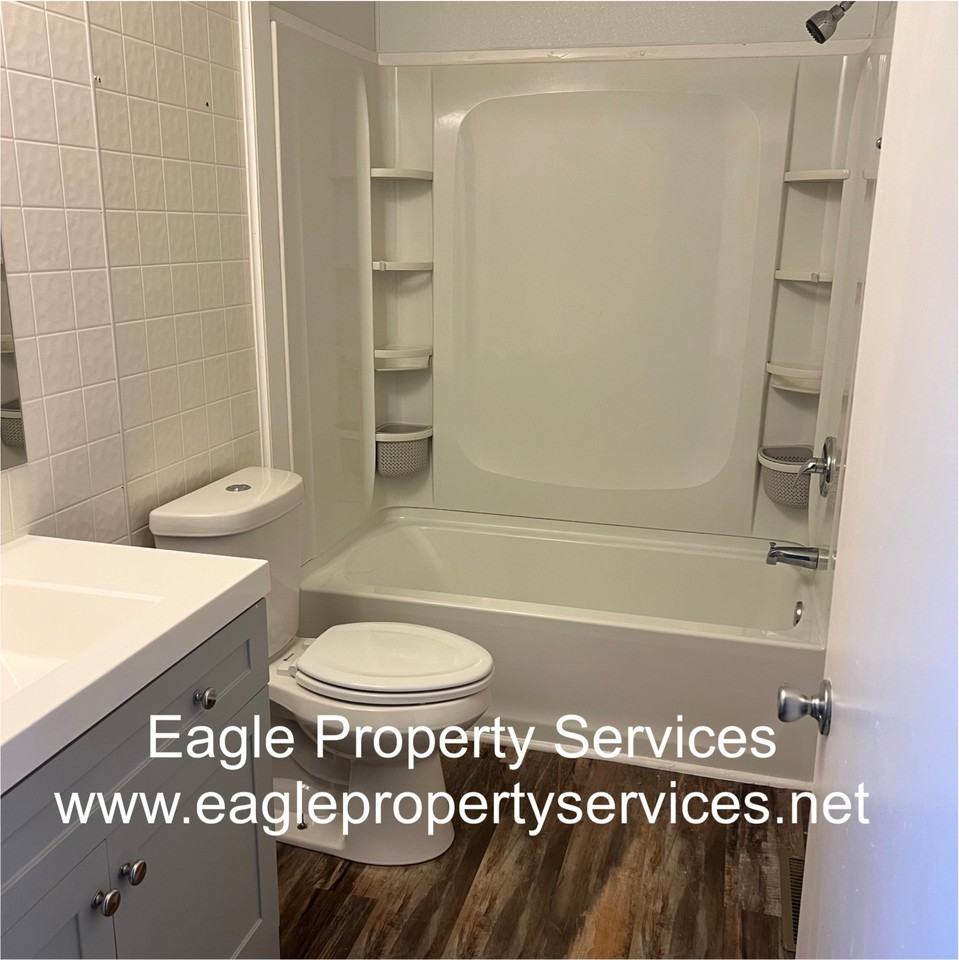 The Raintree Apartments - Photo 6 of 7