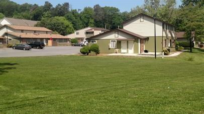 The Raintree Apartments - Photo 7 of 7