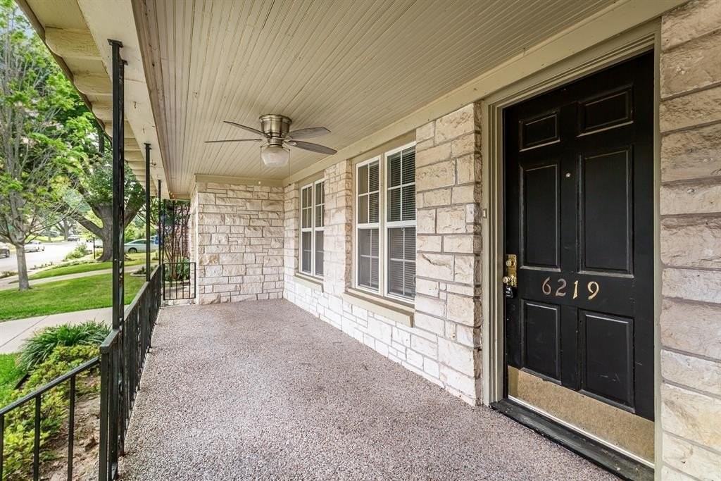 6219 Penrose Ave - Photo 2 of 29