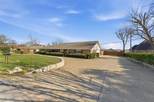 119 Lakeshore Dr - Photo 1 of 1