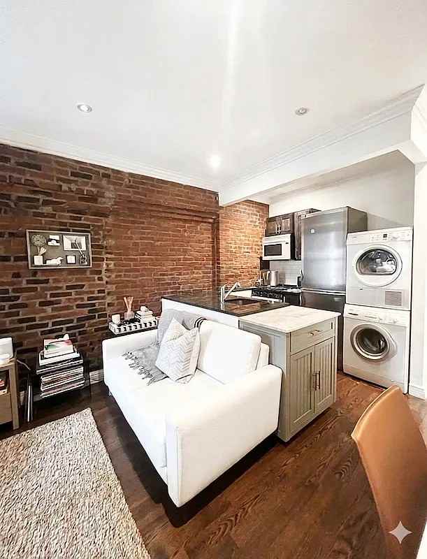 244 E 78th St #3C - Photo 3 of 4
