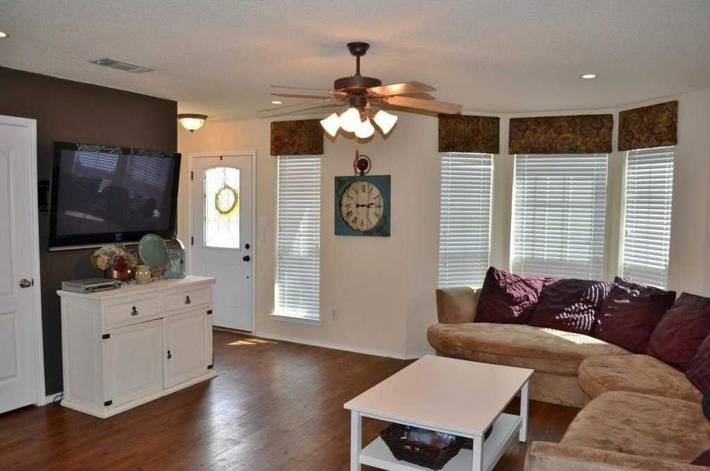 5744 Giddyup Ln - Photo 3 of 12