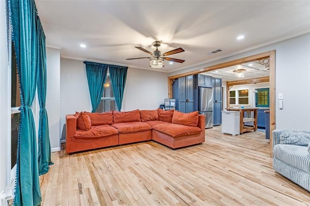 809 S Lamar St - Photo 4 of 25