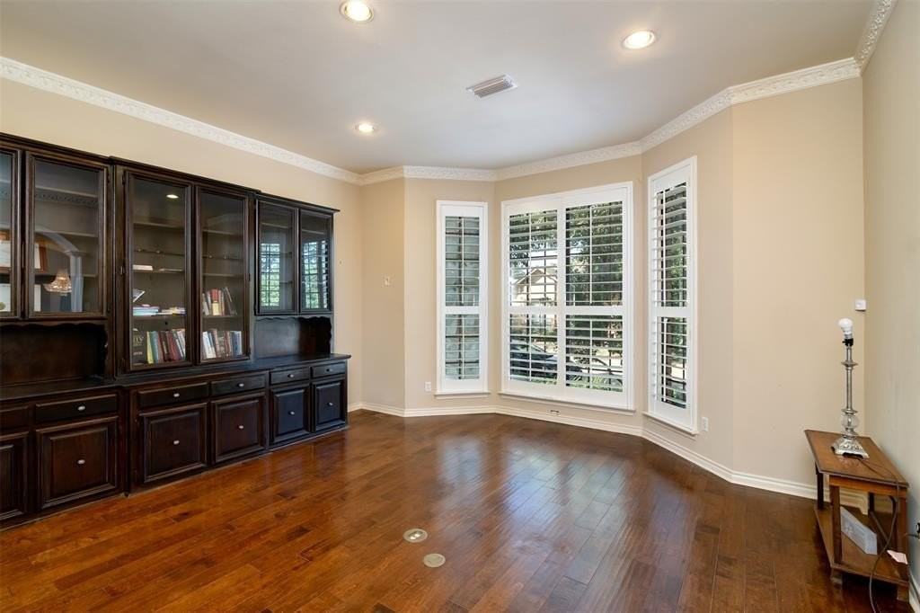 5920 Encore Dr - Photo 5 of 34