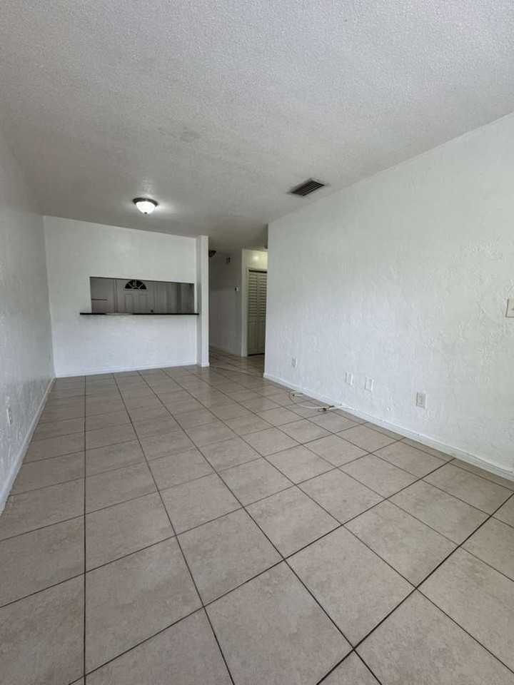 NEW CASTLE APARTMENTS LLC - Photo 3 of 14