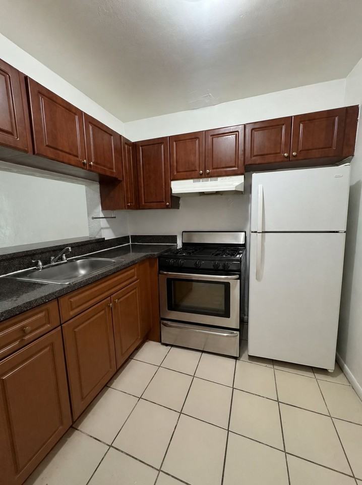 NEW CASTLE APARTMENTS LLC - Photo 5 of 14