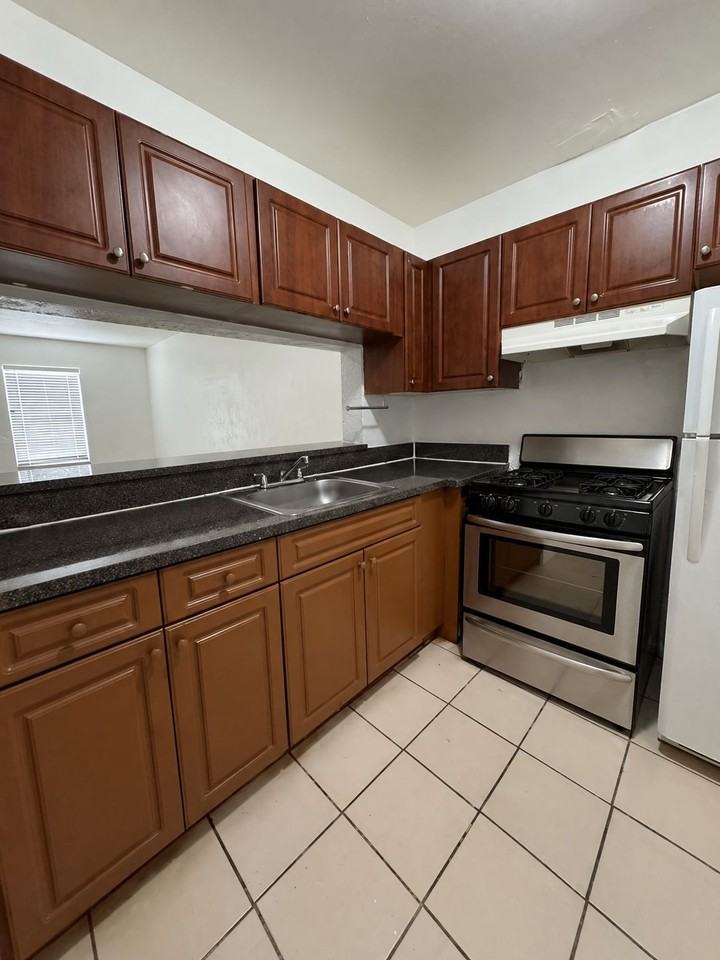 NEW CASTLE APARTMENTS LLC - Photo 6 of 14