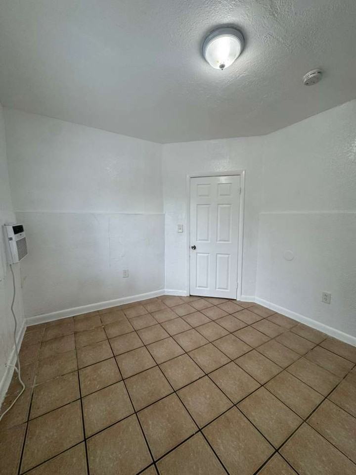 14TH PLACE LLC - Photo 5 of 7