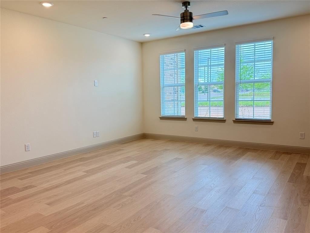 1006 Stockton Dr - Photo 4 of 20