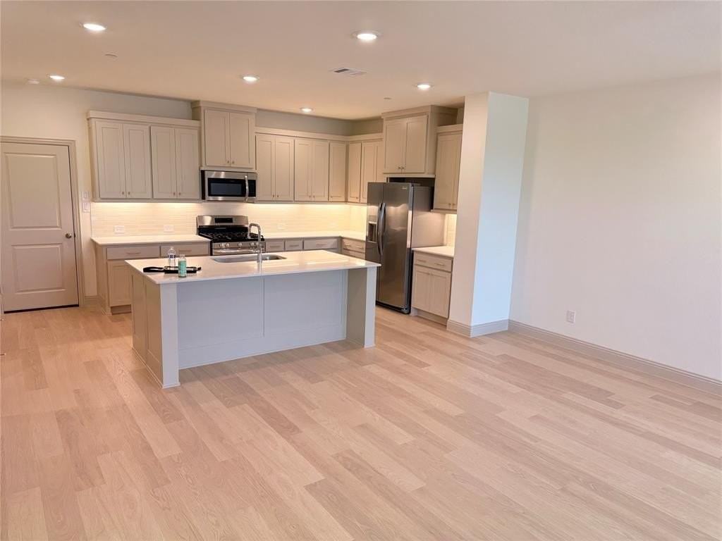 1006 Stockton Dr - Photo 5 of 20