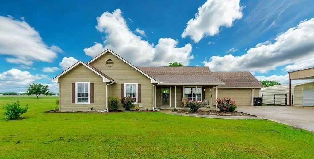 1808 County Road 2712 - Photo 2 of 33