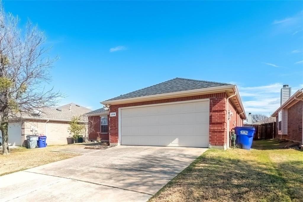 2716 Dawn Spring Dr - Photo 2 of 23