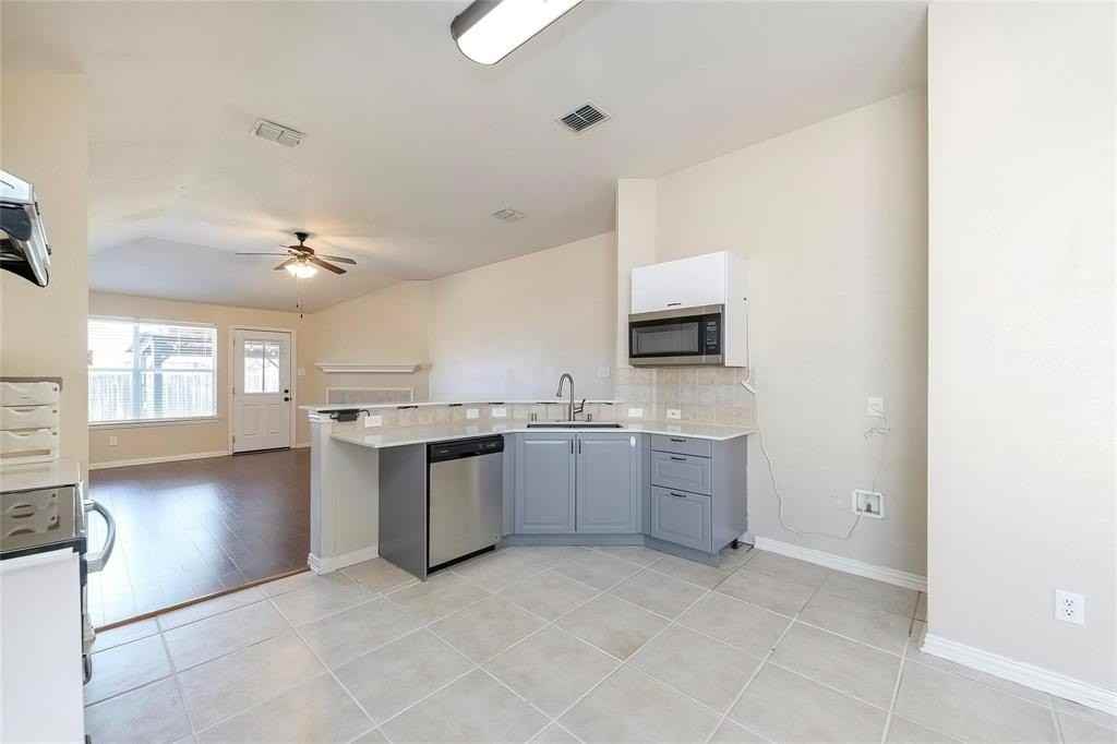 2716 Dawn Spring Dr - Photo 4 of 23