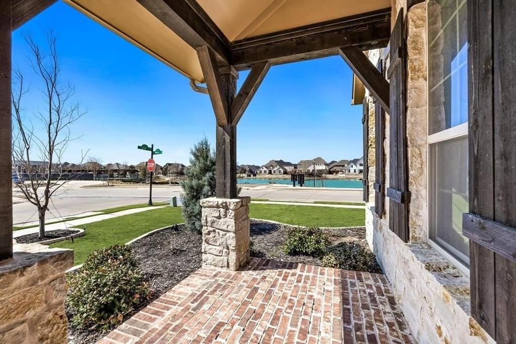 1730 Caruth Dr - Photo 2 of 39