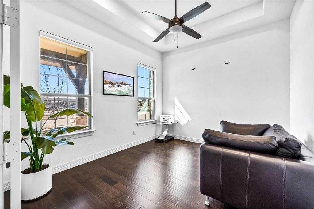 1730 Caruth Dr - Photo 4 of 39