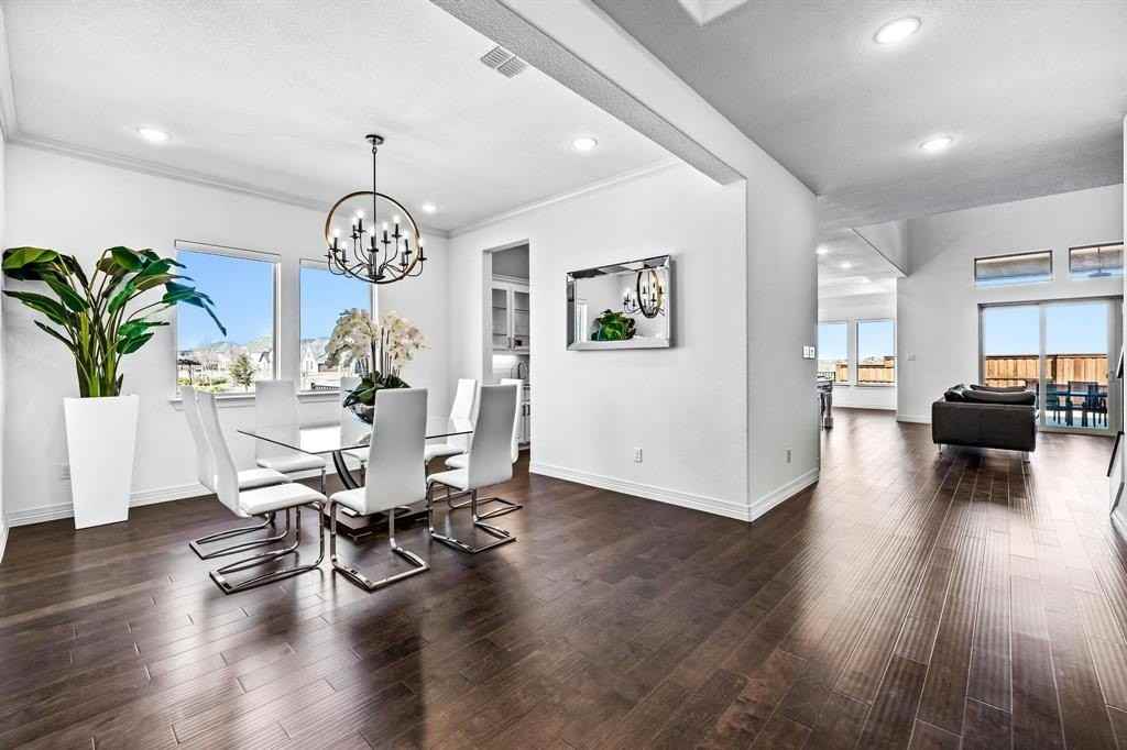1730 Caruth Dr - Photo 5 of 39