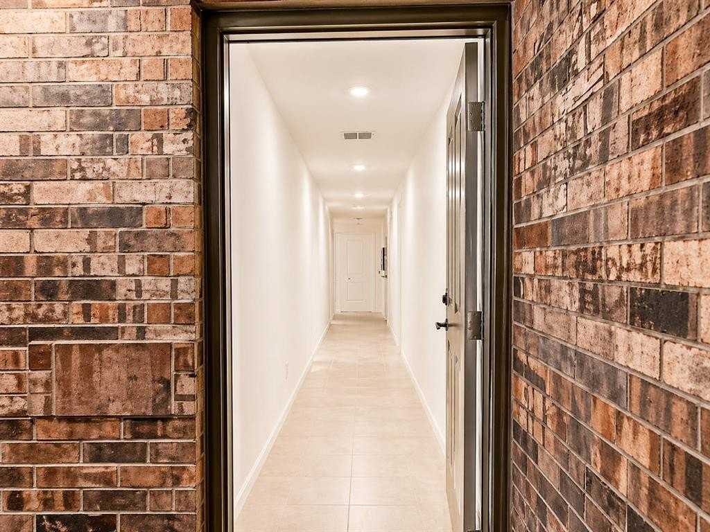 1621 Vattier - Photo 2 of 36