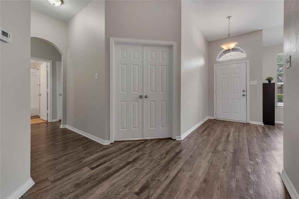 9597 Fairmont Dr - Photo 3 of 38